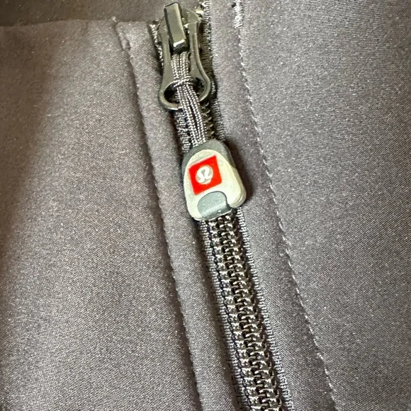 Lulumemon jacket - size 4 - Picture 3 of 9